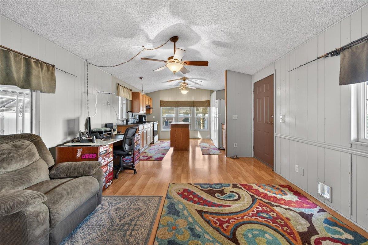 1001 Sylmar Ave #216, Clovis, CA 96612