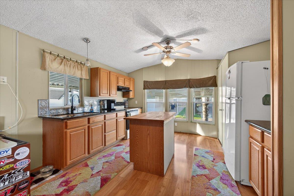 1001 Sylmar Ave #216, Clovis, CA 96612