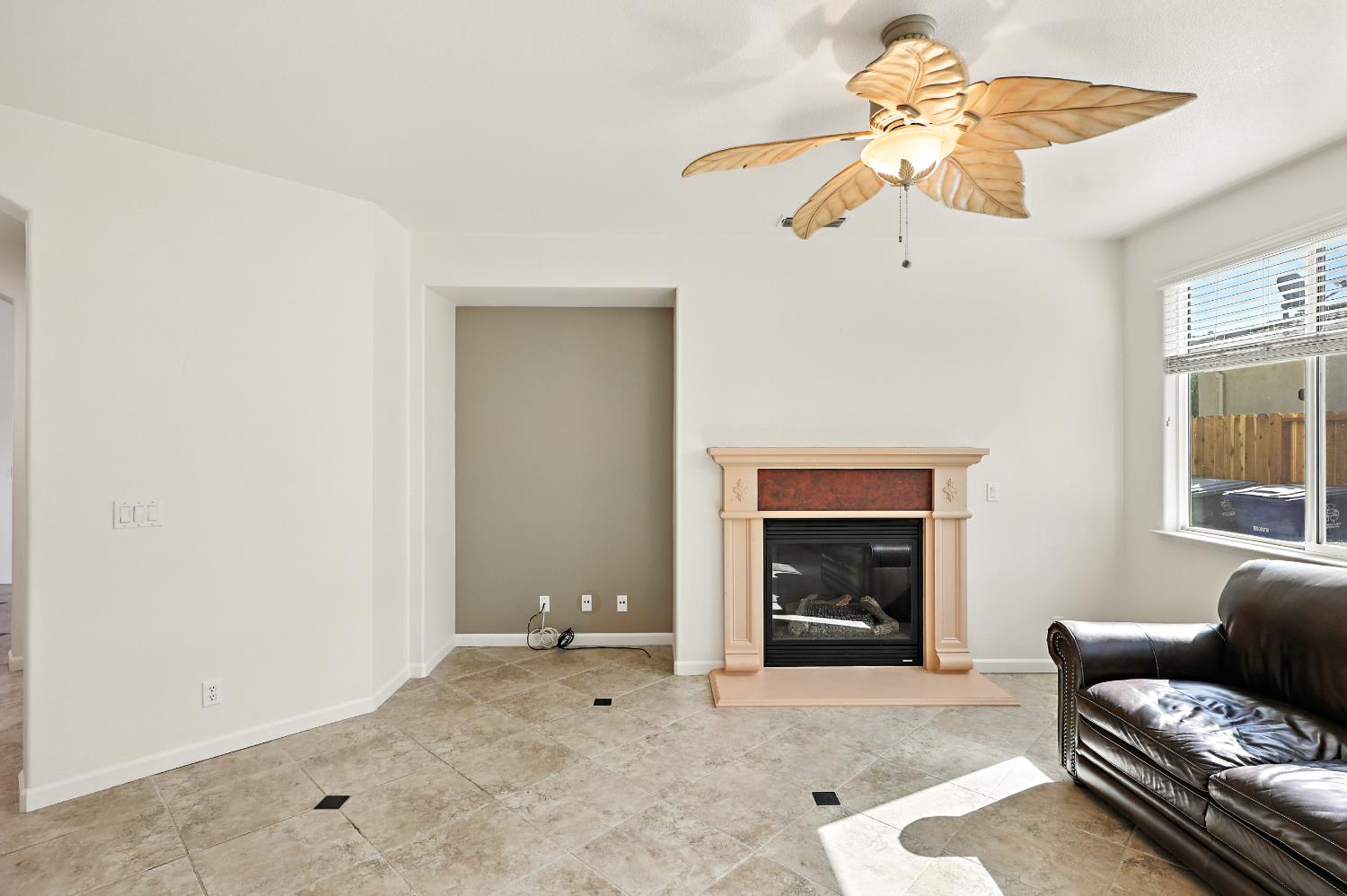 14510 Spyglass Cir, Chowchilla, CA 93610