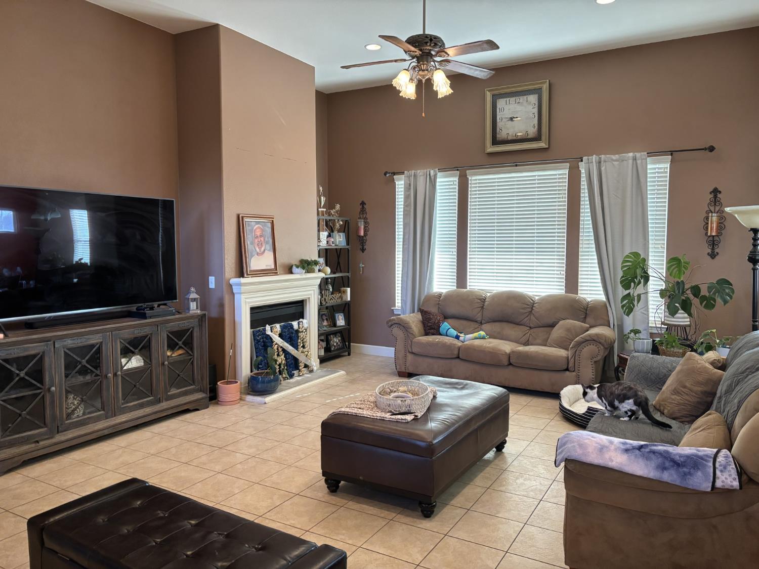 7163 W Oswego Ave, Fresno, CA 93723