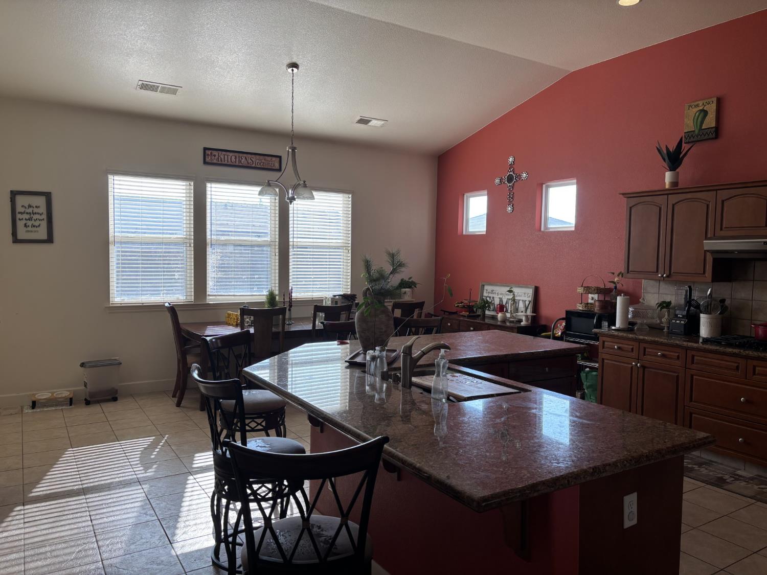 7163 W Oswego Ave, Fresno, CA 93723