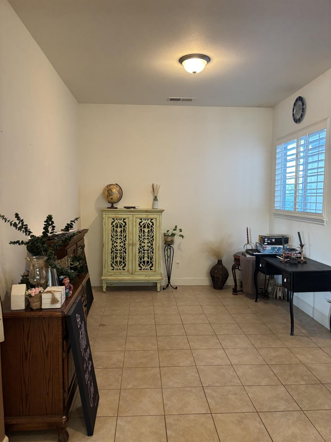 7163 W Oswego Ave, Fresno, CA 93723