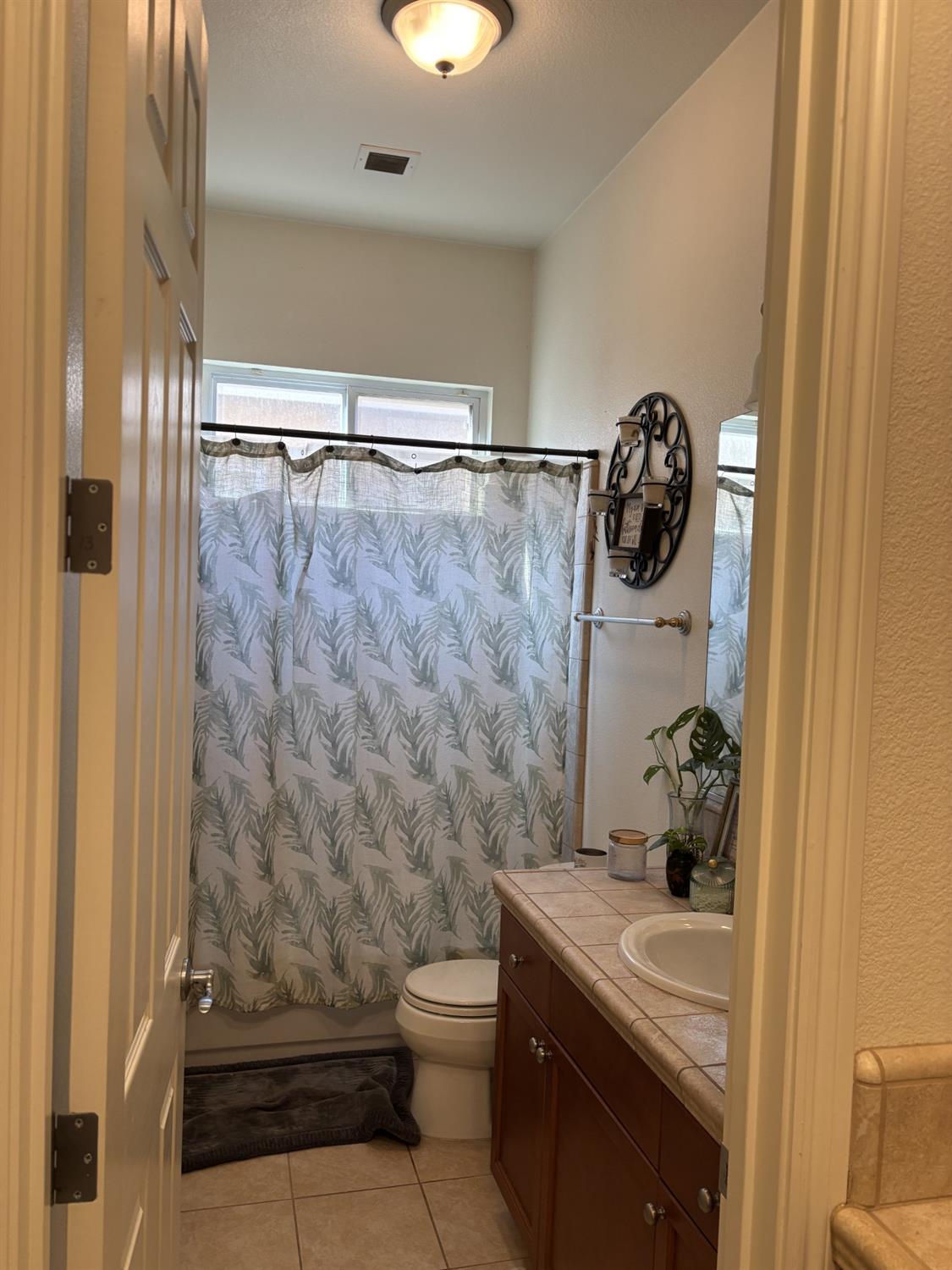 7163 W Oswego Ave, Fresno, CA 93723