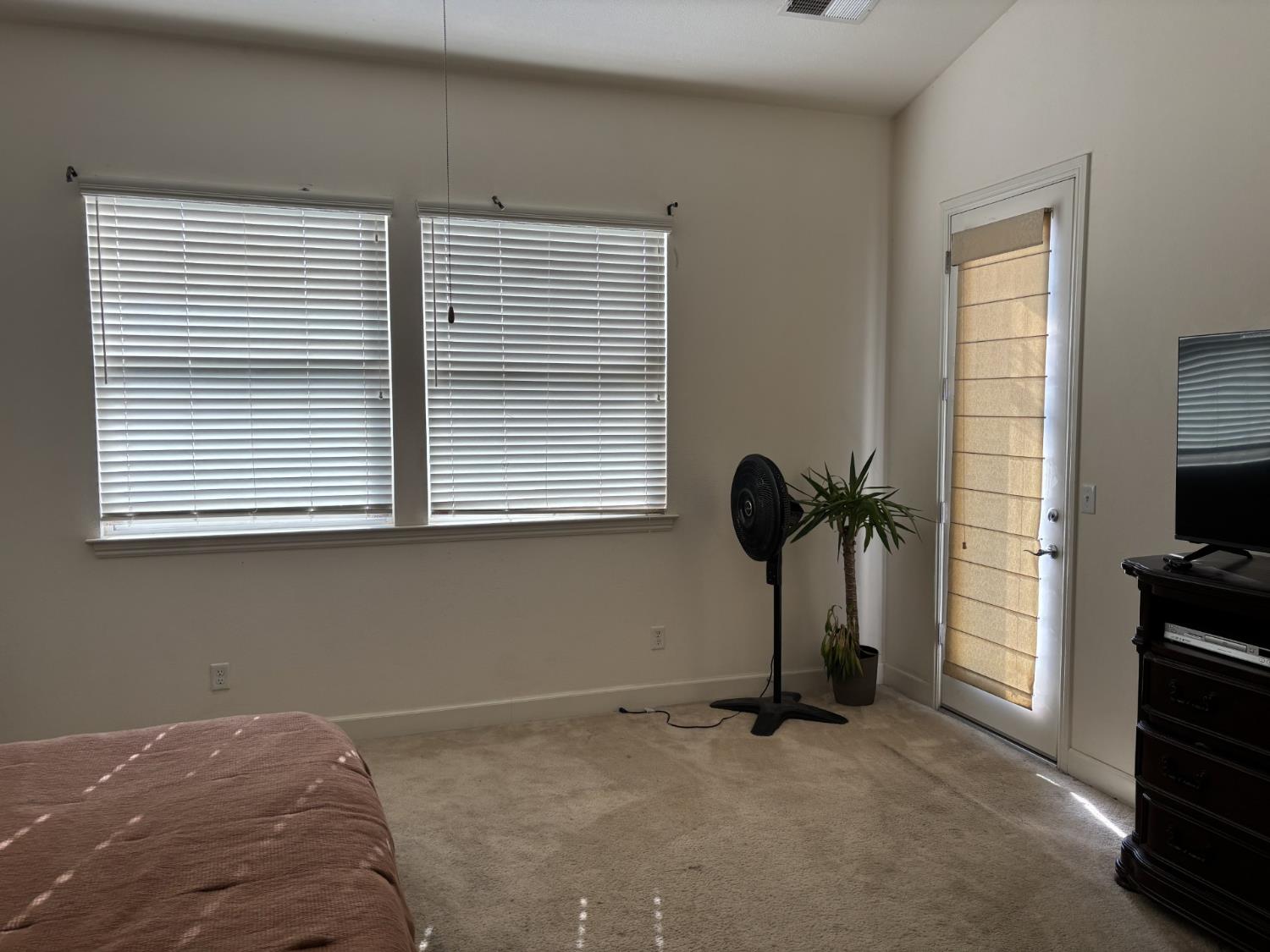 7163 W Oswego Ave, Fresno, CA 93723