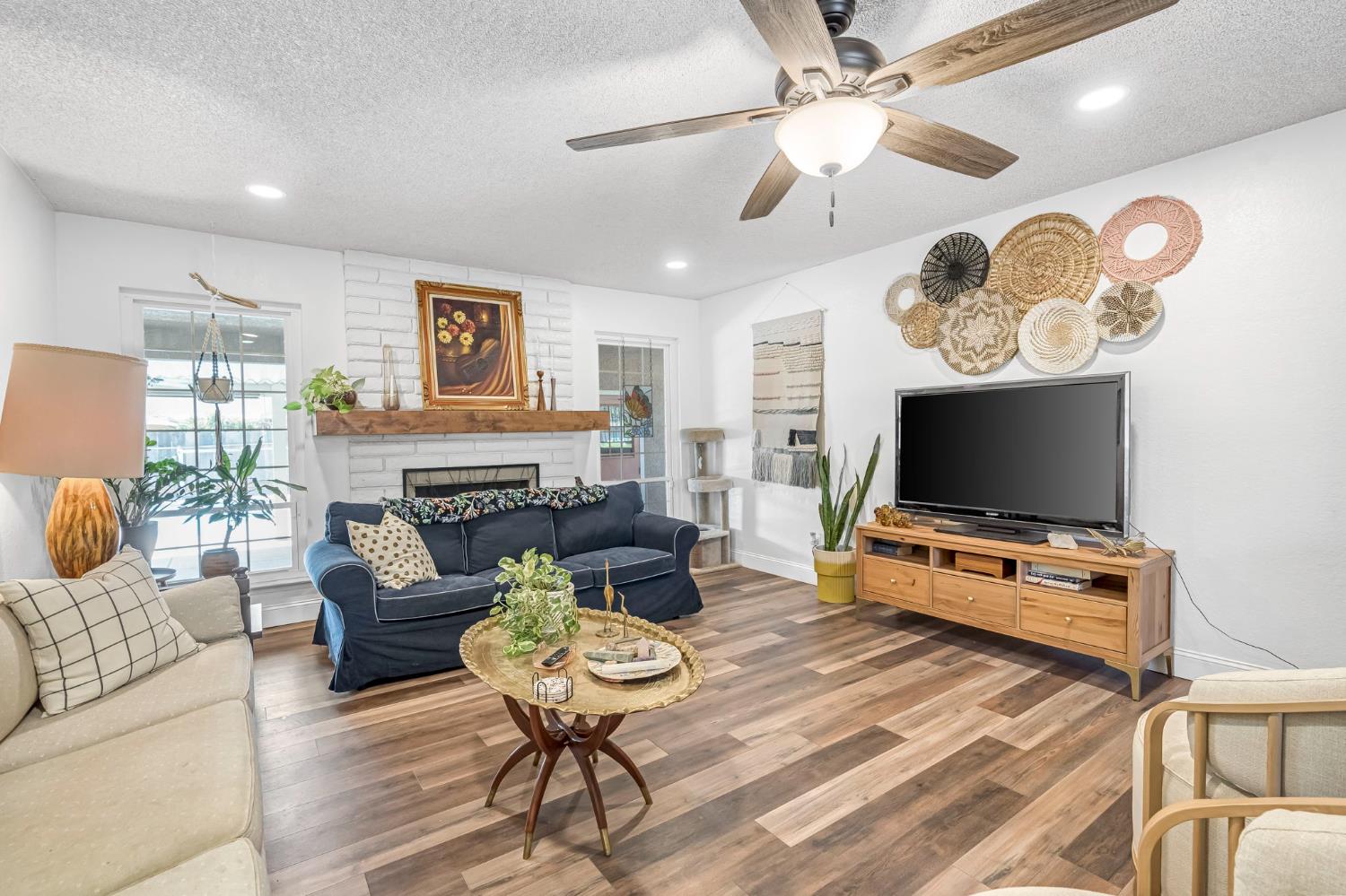 6737 N Harrison Ave, Fresno, CA 93711