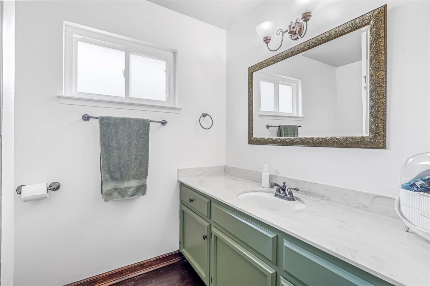 6737 N Harrison Ave, Fresno, CA 93711