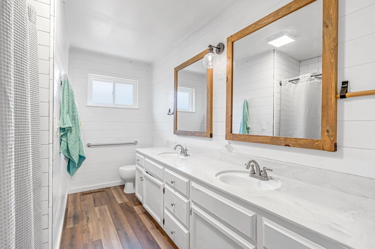 6737 N Harrison Ave, Fresno, CA 93711