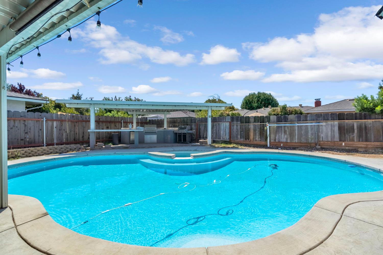 6737 N Harrison Ave, Fresno, CA 93711