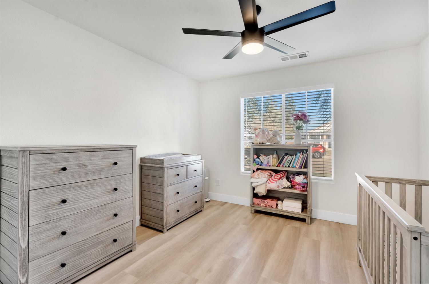 466 W Meadow Ln, Kingsburg, CA 93631