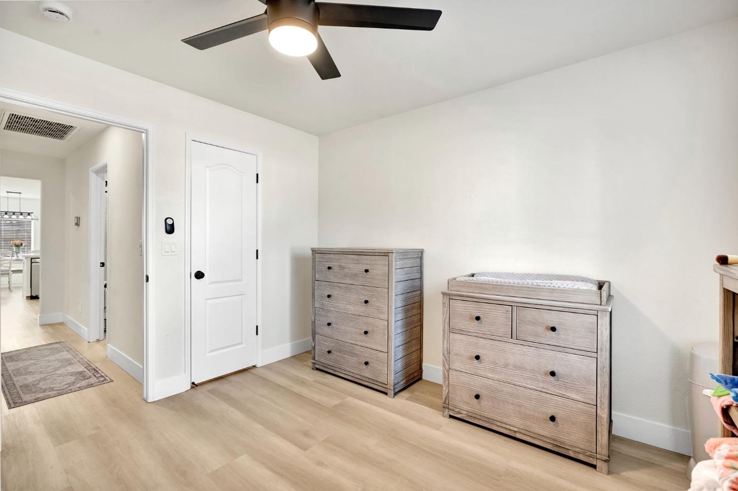 466 W Meadow Ln, Kingsburg, CA 93631