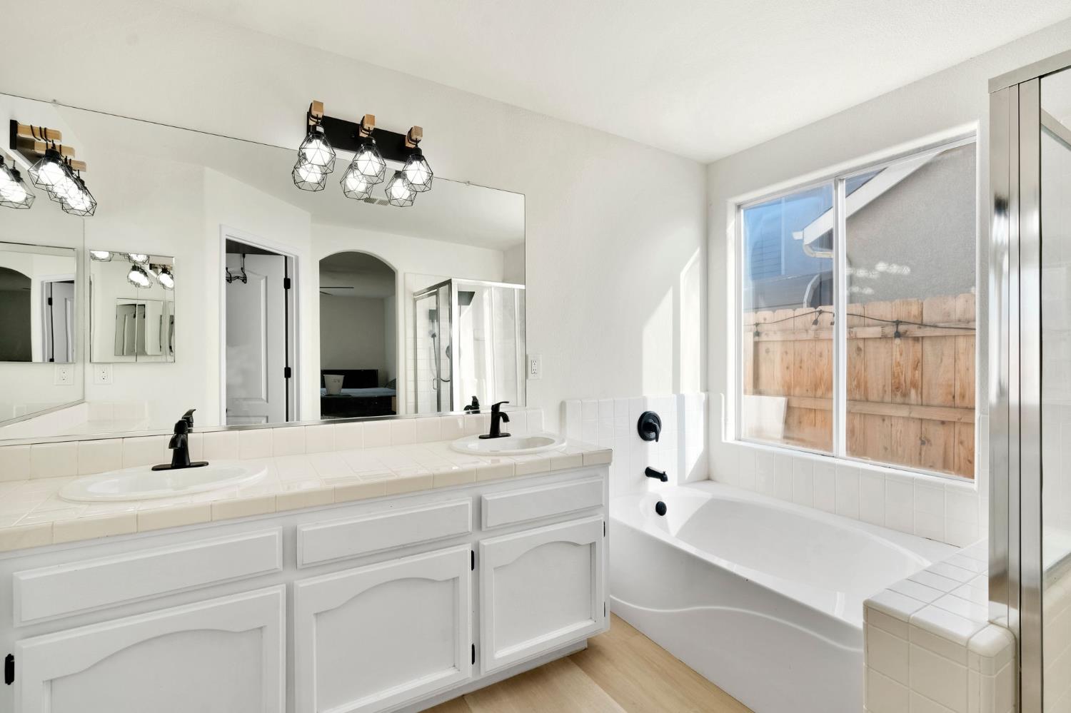 466 W Meadow Ln, Kingsburg, CA 93631