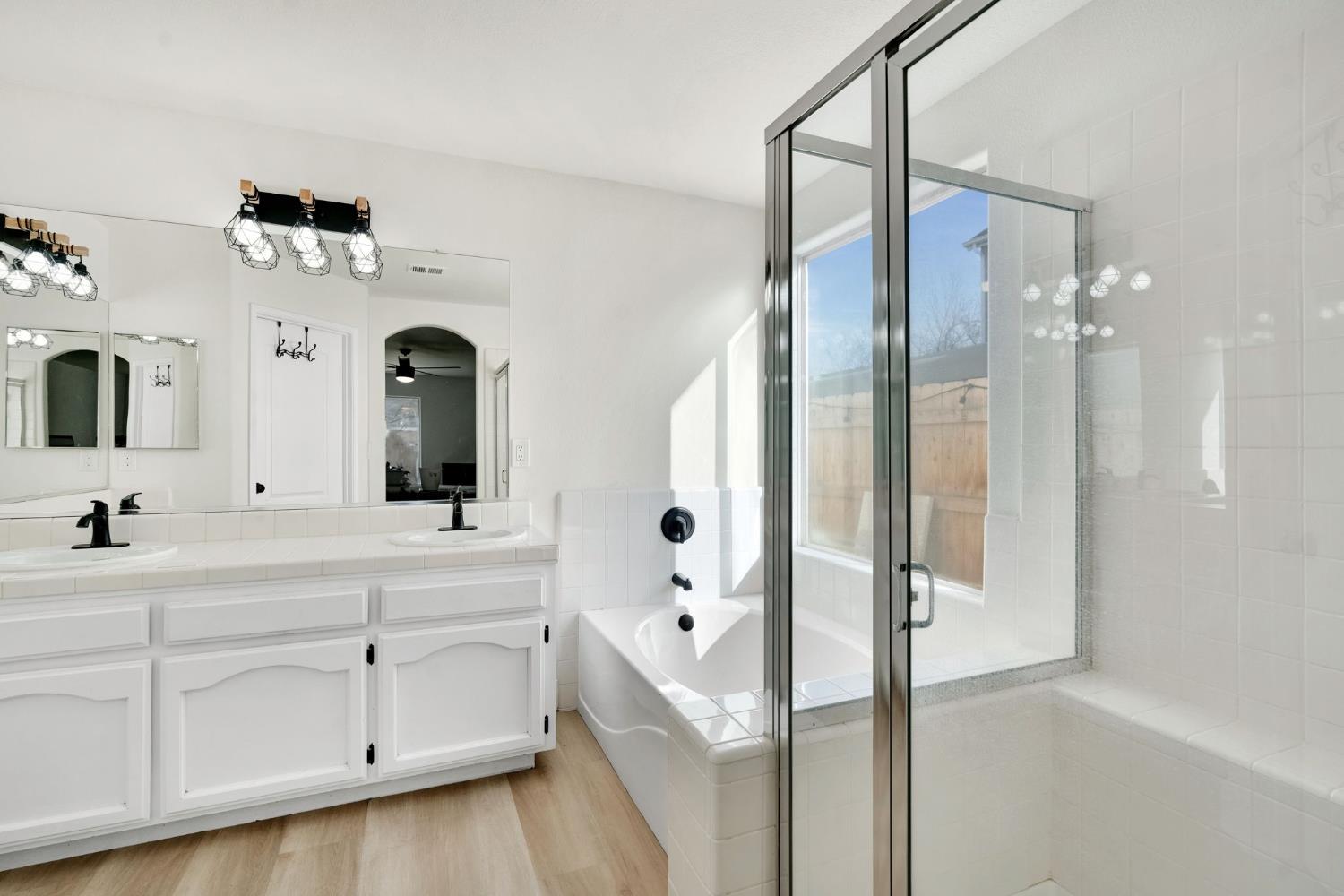 466 W Meadow Ln, Kingsburg, CA 93631