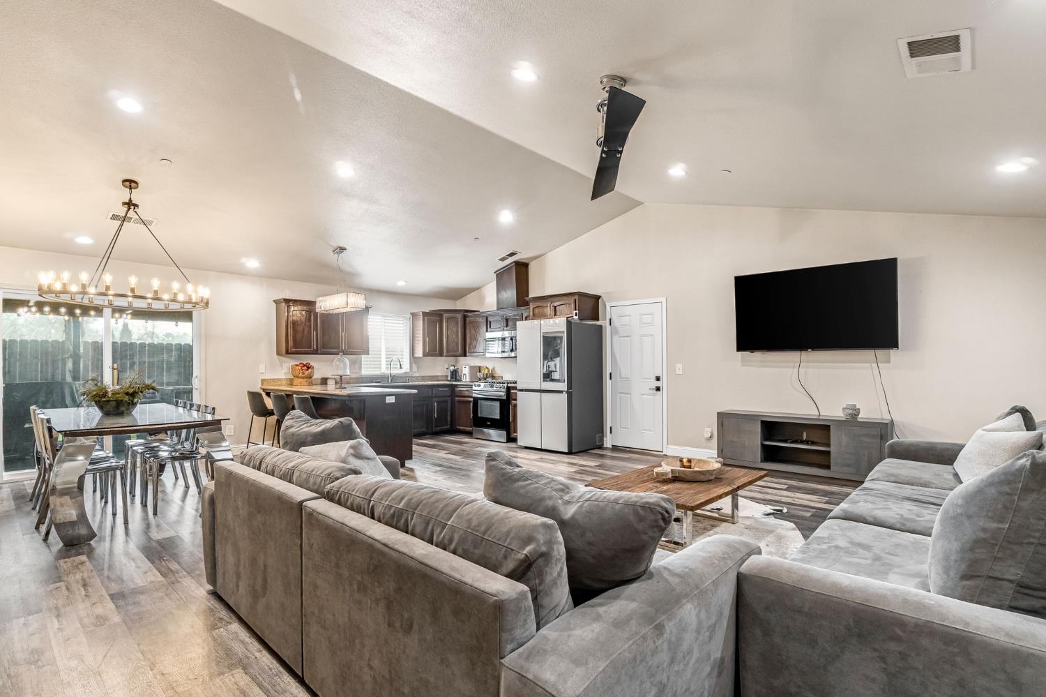 25802 El Monte Way, Madera, CA 93638