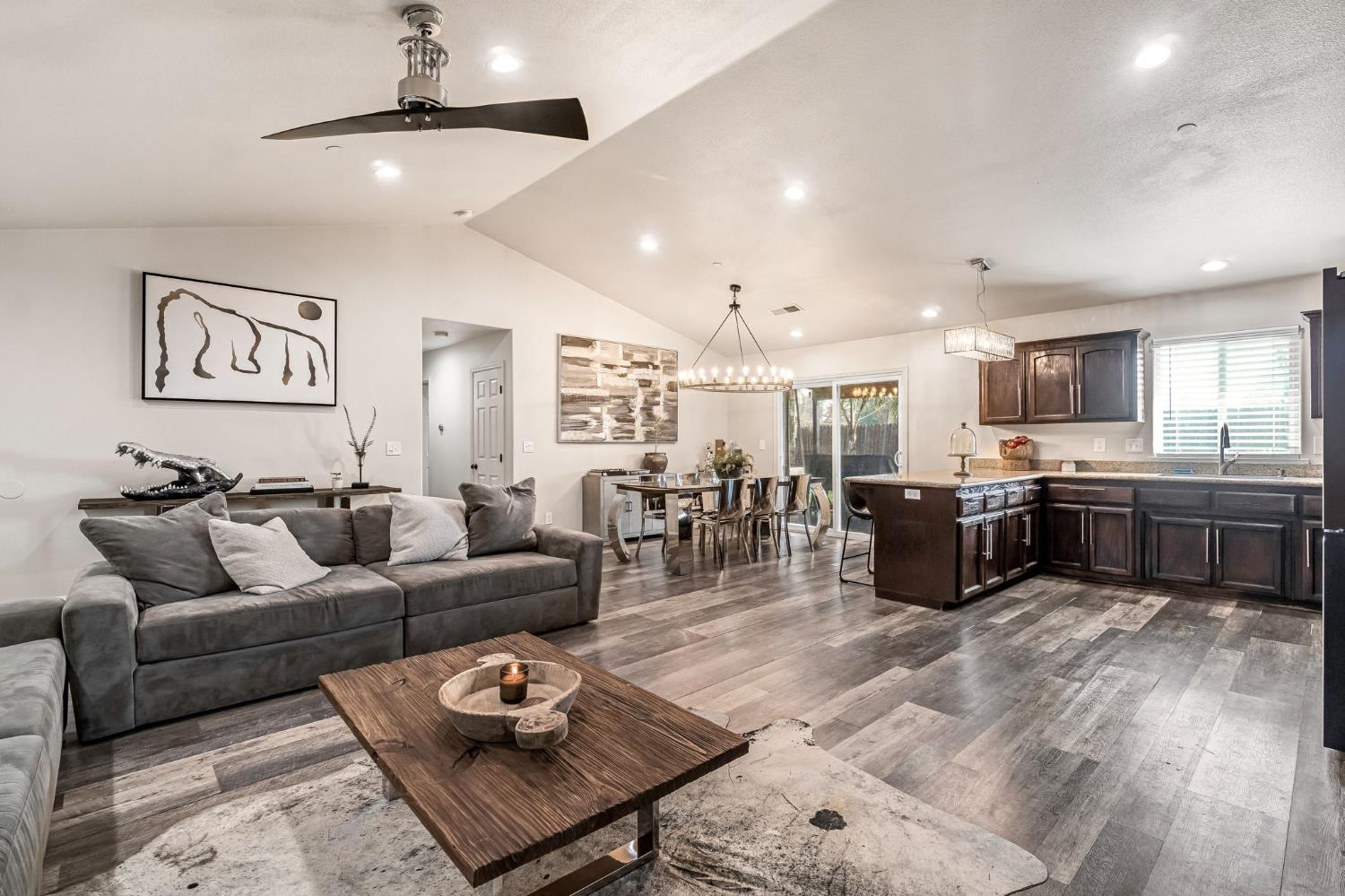 25802 El Monte Way, Madera, CA 93638