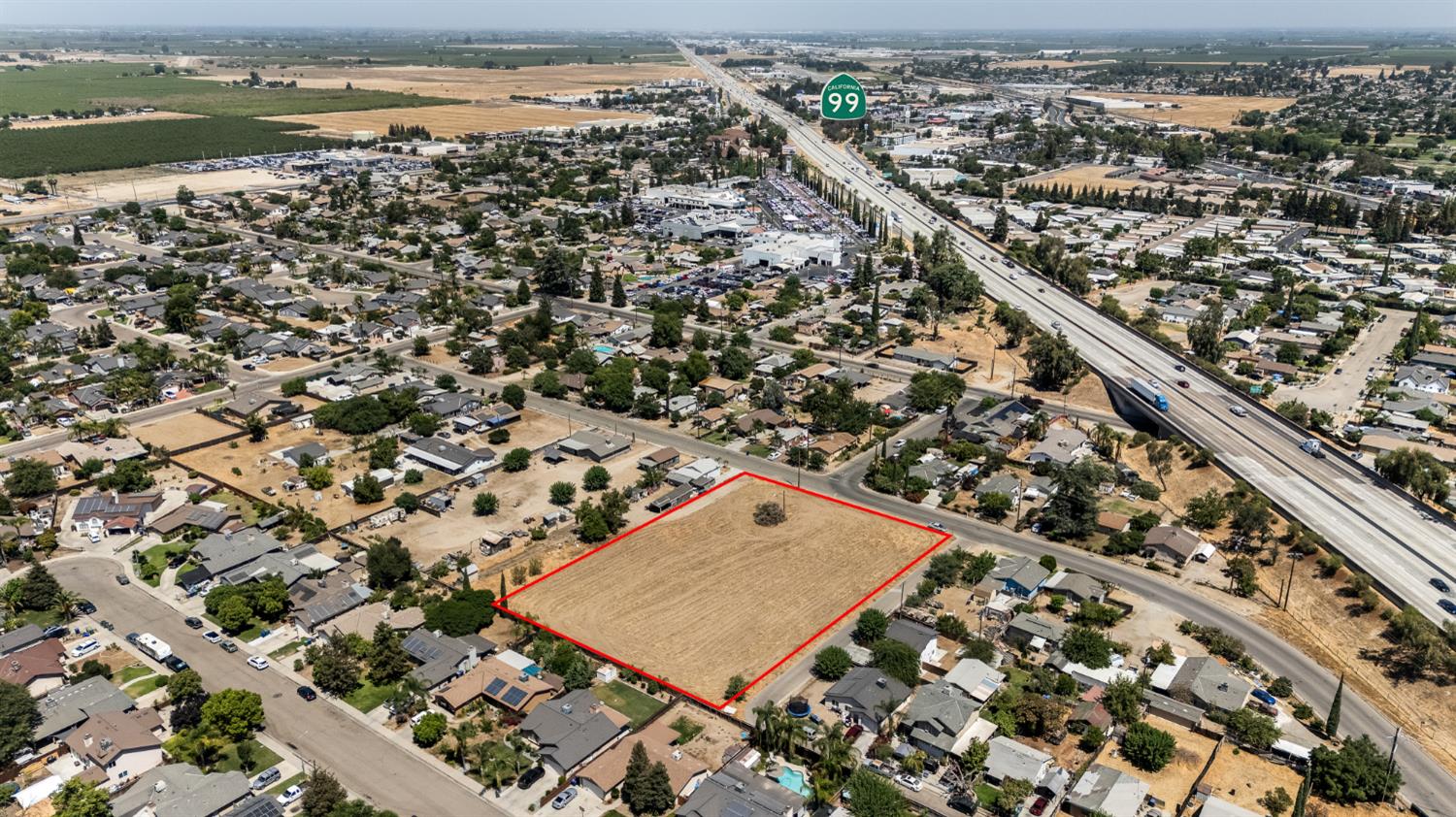 2595 Pine St, Selma, CA 93662