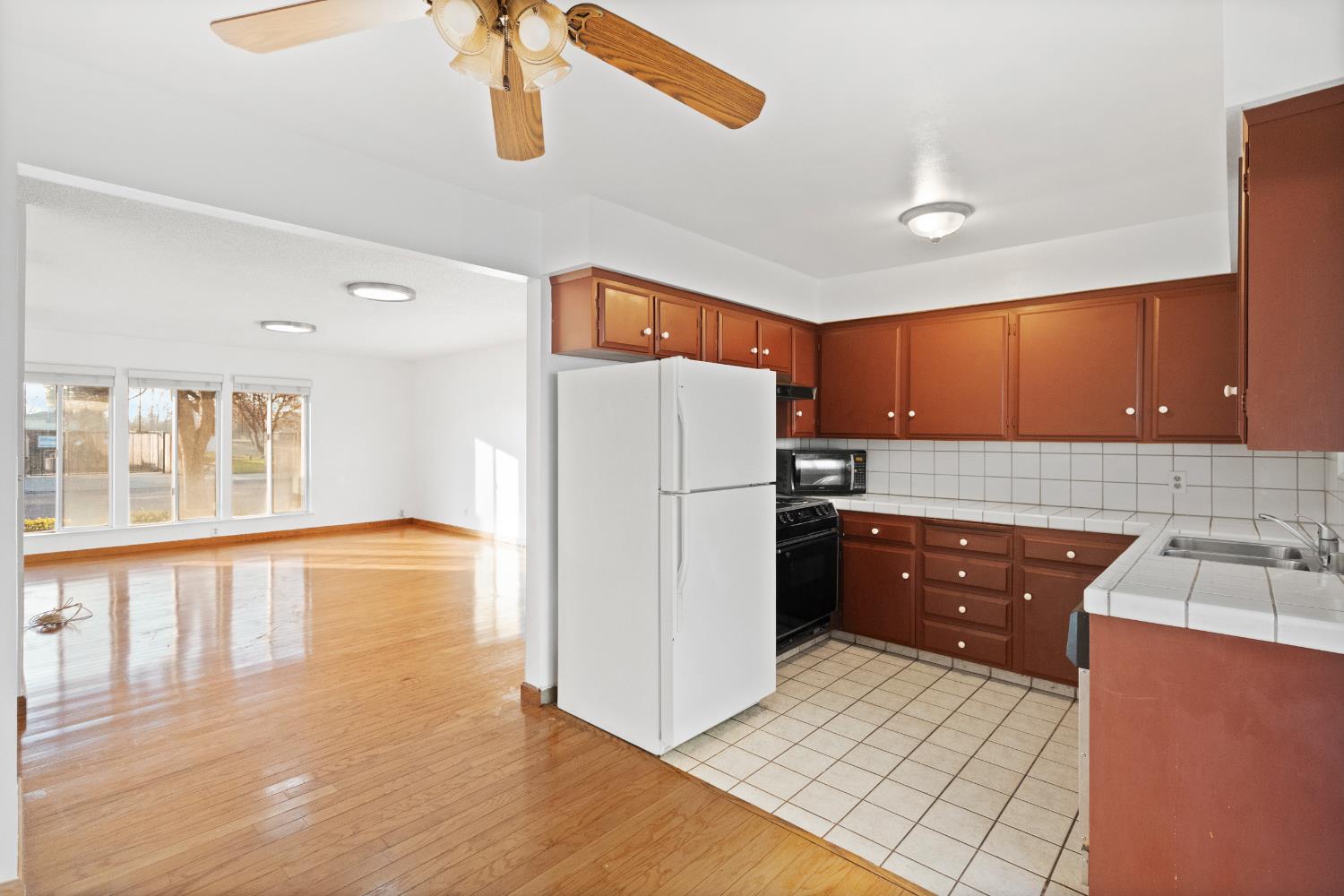 198 W Barstow Ave #A, Fresno, CA 93704