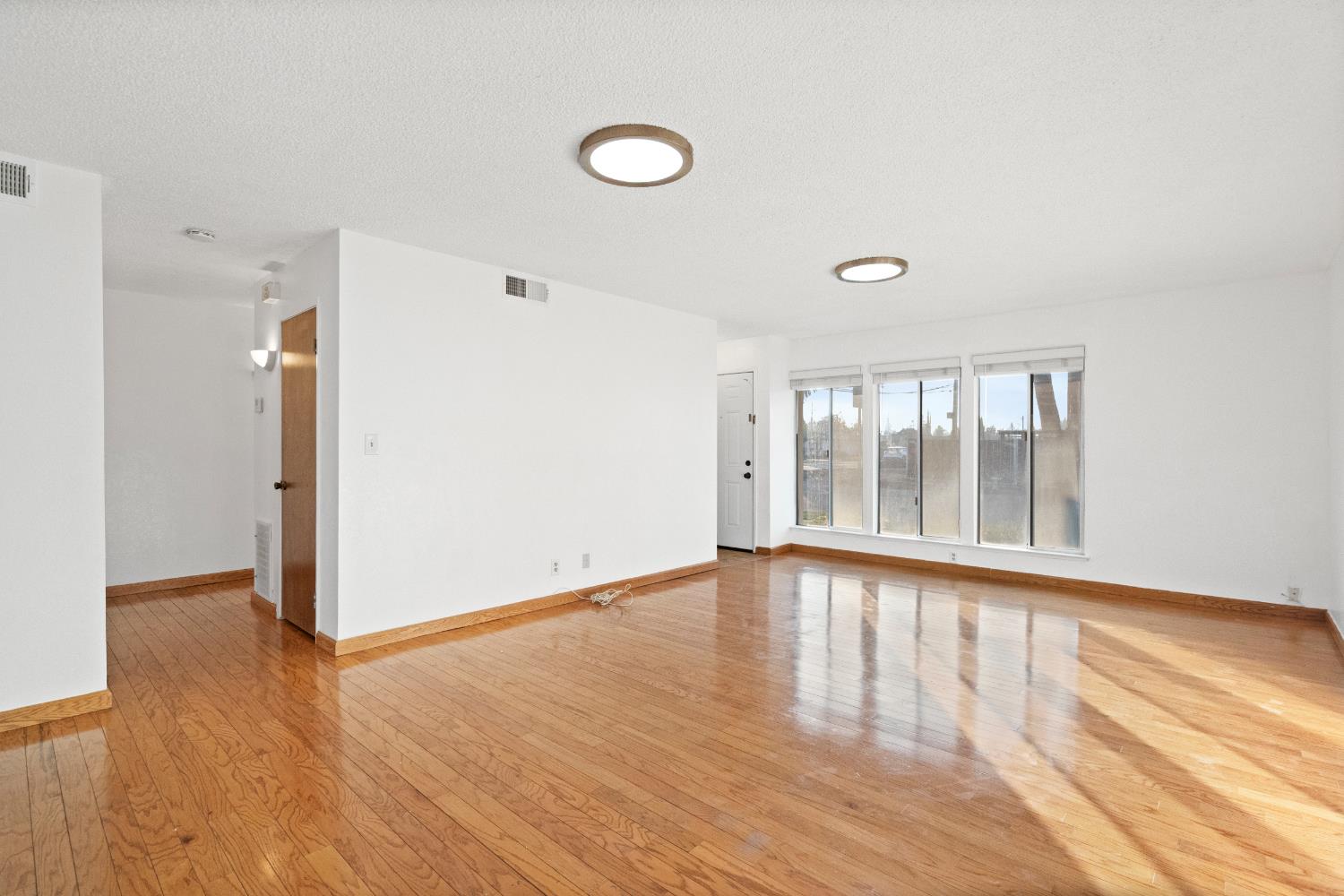 198 W Barstow Ave #A, Fresno, CA 93704