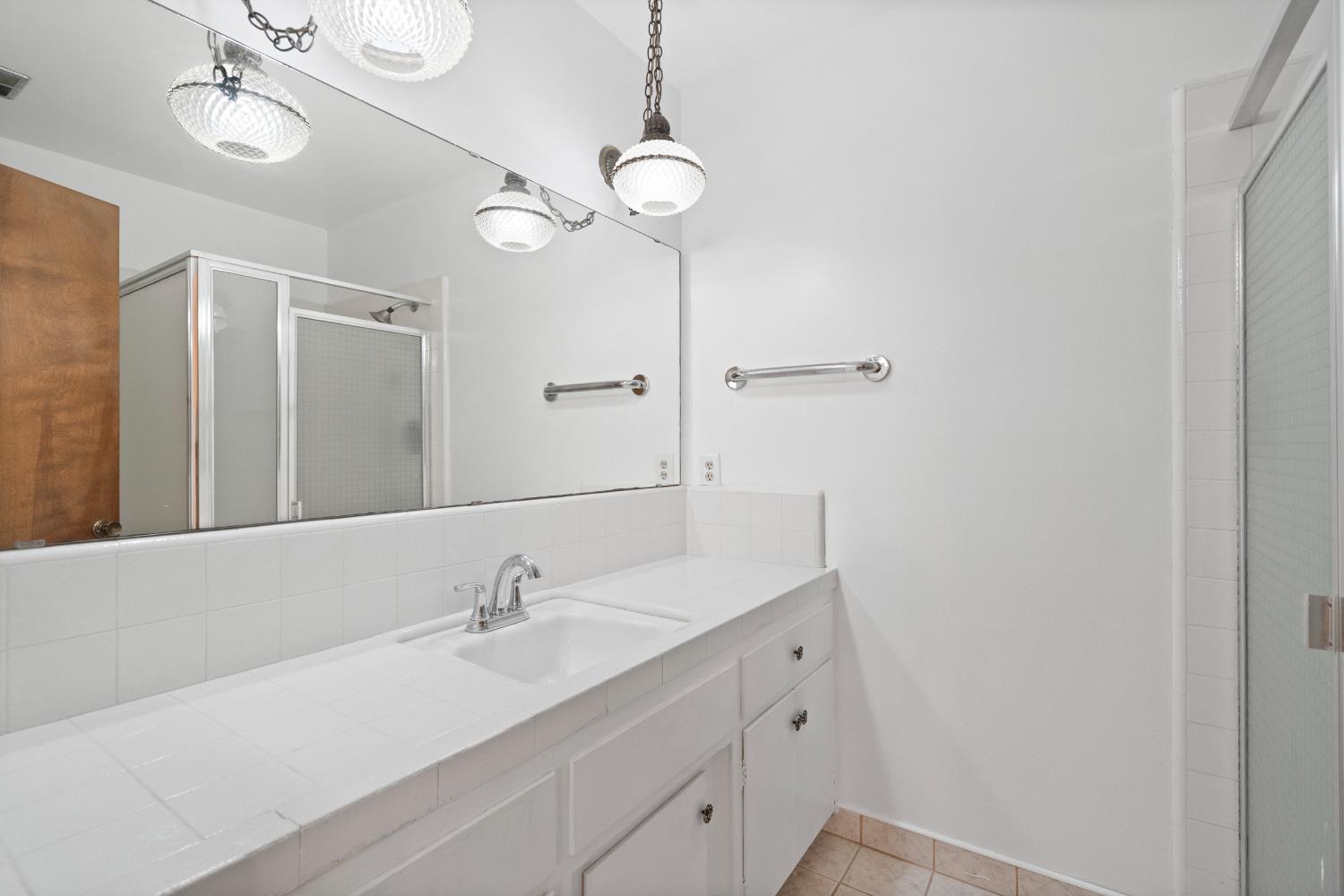 198 W Barstow Ave #A, Fresno, CA 93704