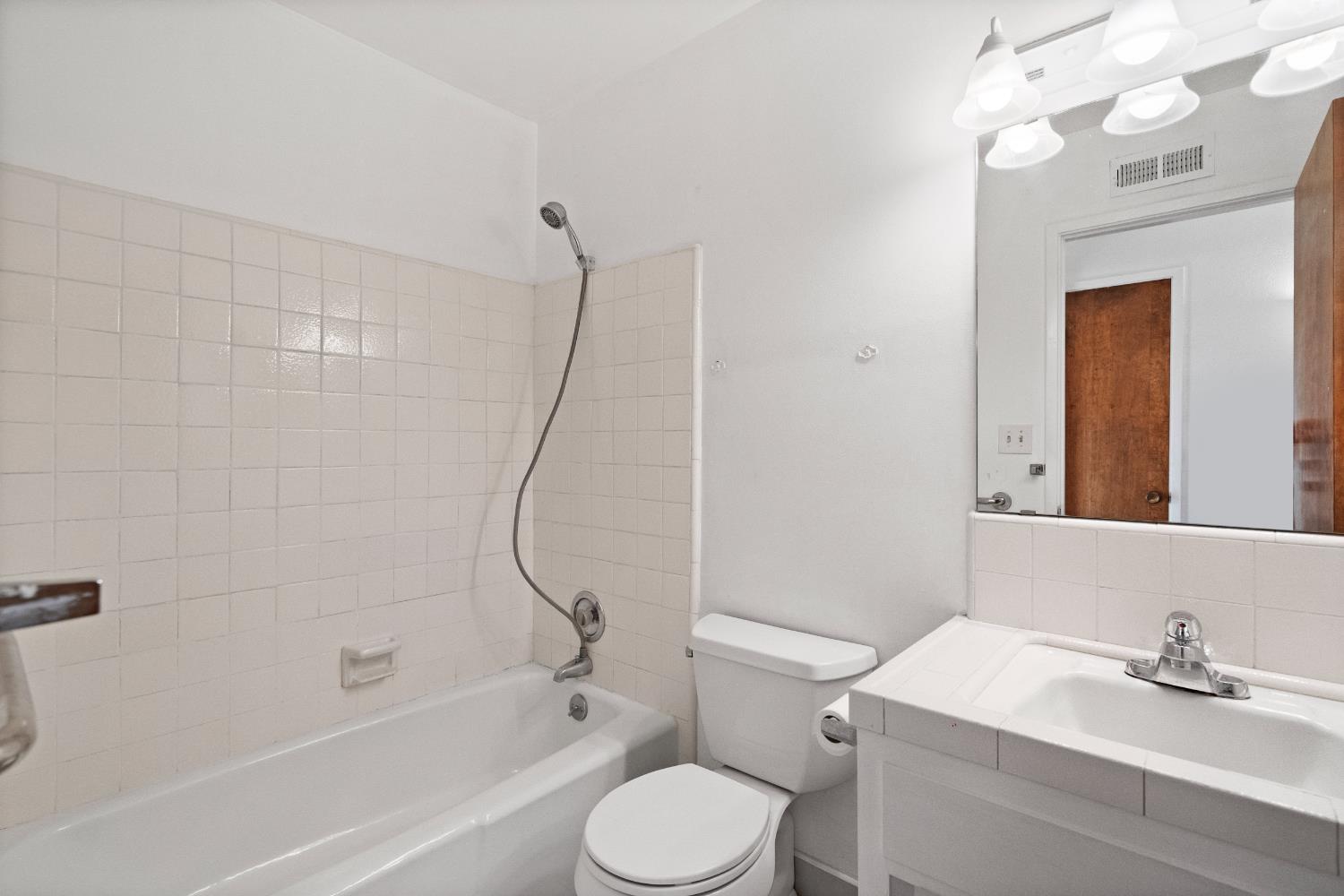 198 W Barstow Ave #A, Fresno, CA 93704