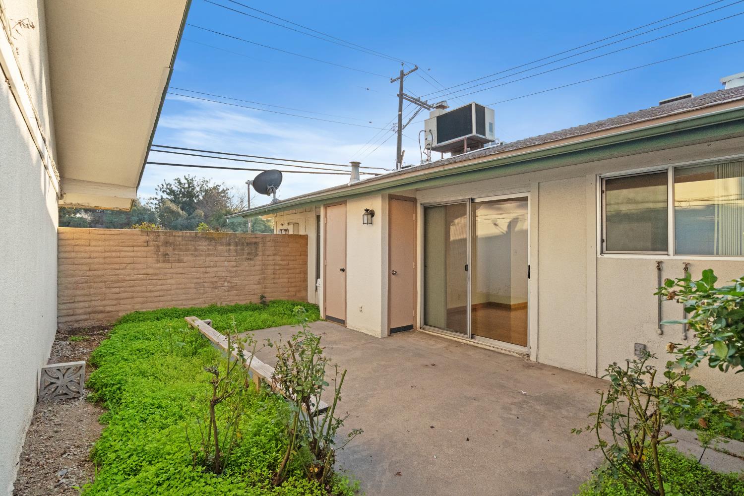 198 W Barstow Ave #A, Fresno, CA 93704