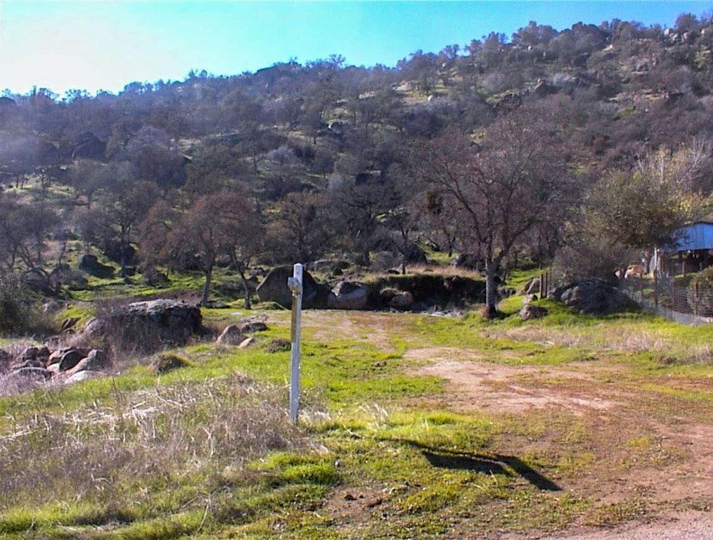 37 Totem Ln, Yokuts Valley, CA 93675