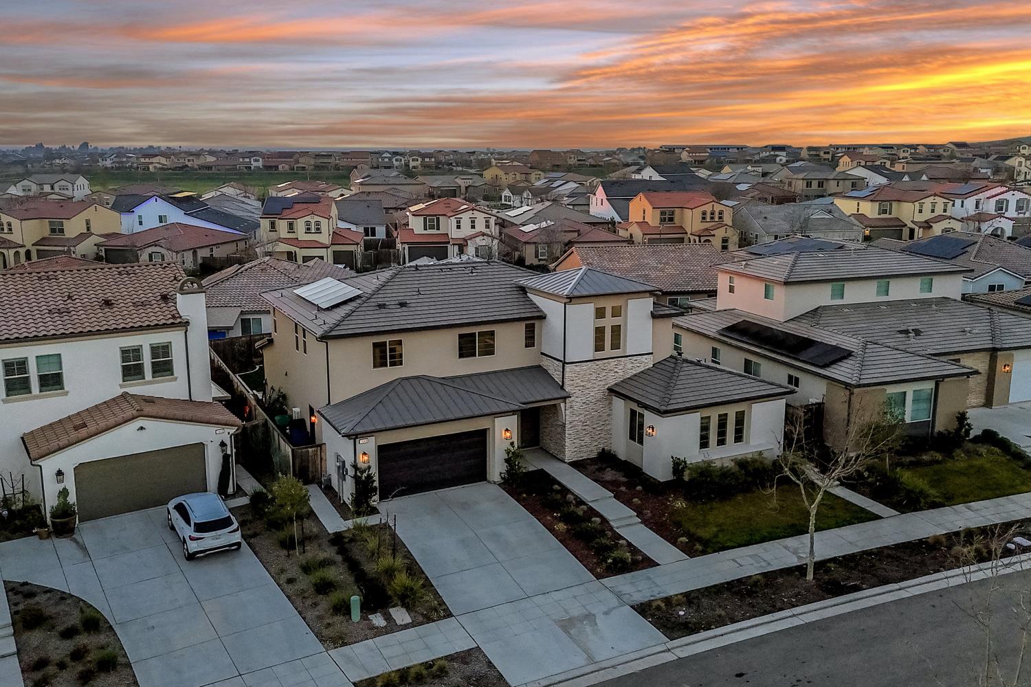 1048 Treasure Hills Dr, Madera, CA 93636