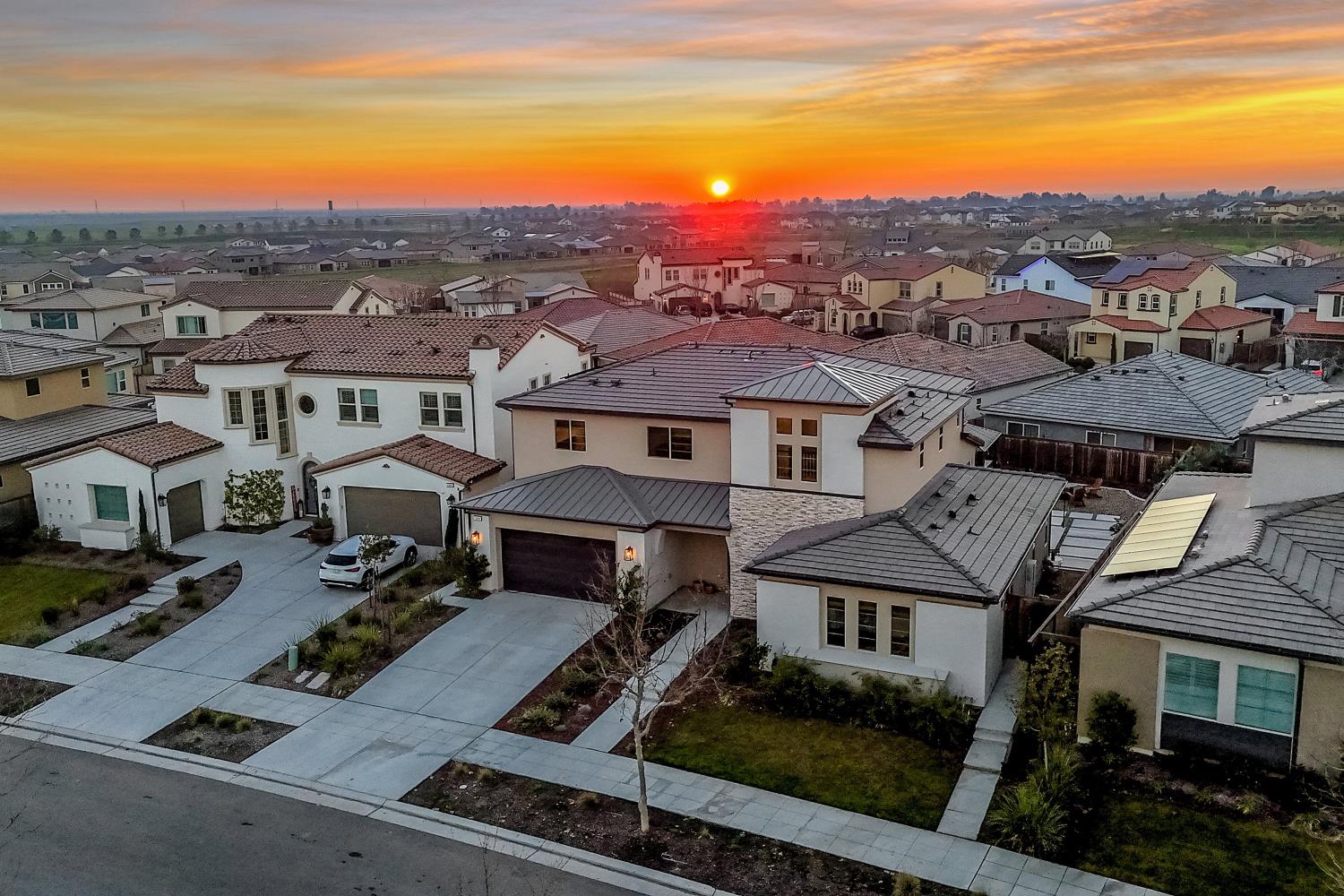 1048 Treasure Hills Dr, Madera, CA 93636