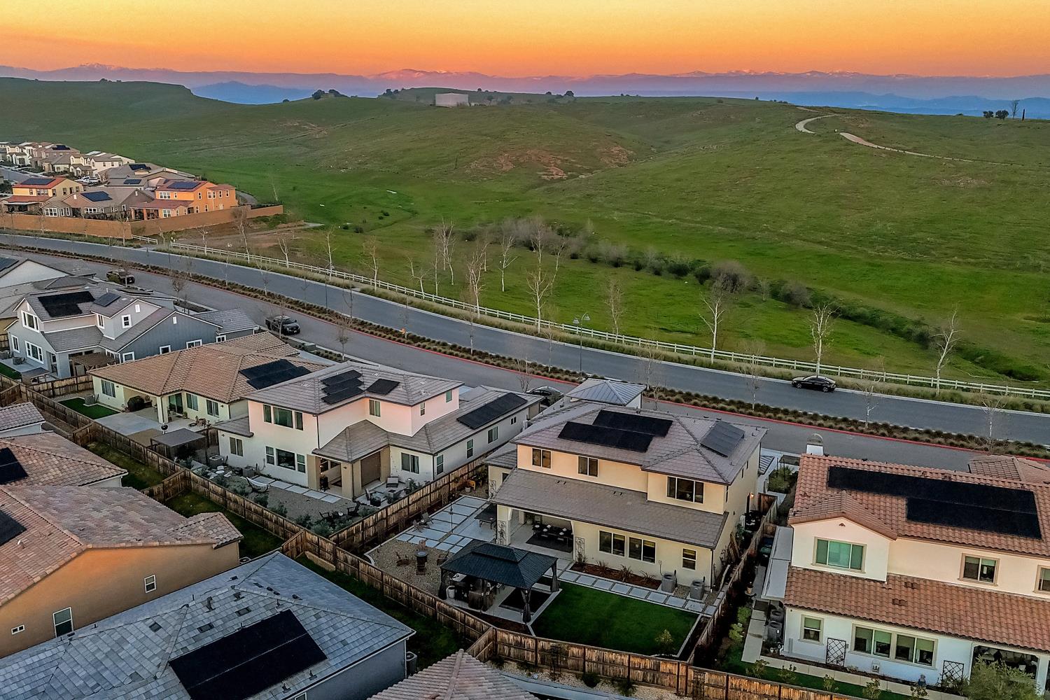 1048 Treasure Hills Dr, Madera, CA 93636