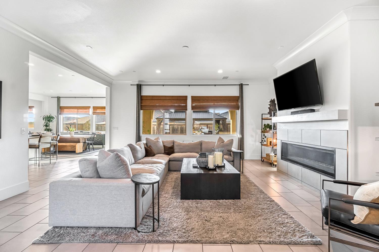 1048 Treasure Hills Dr, Madera, CA 93636