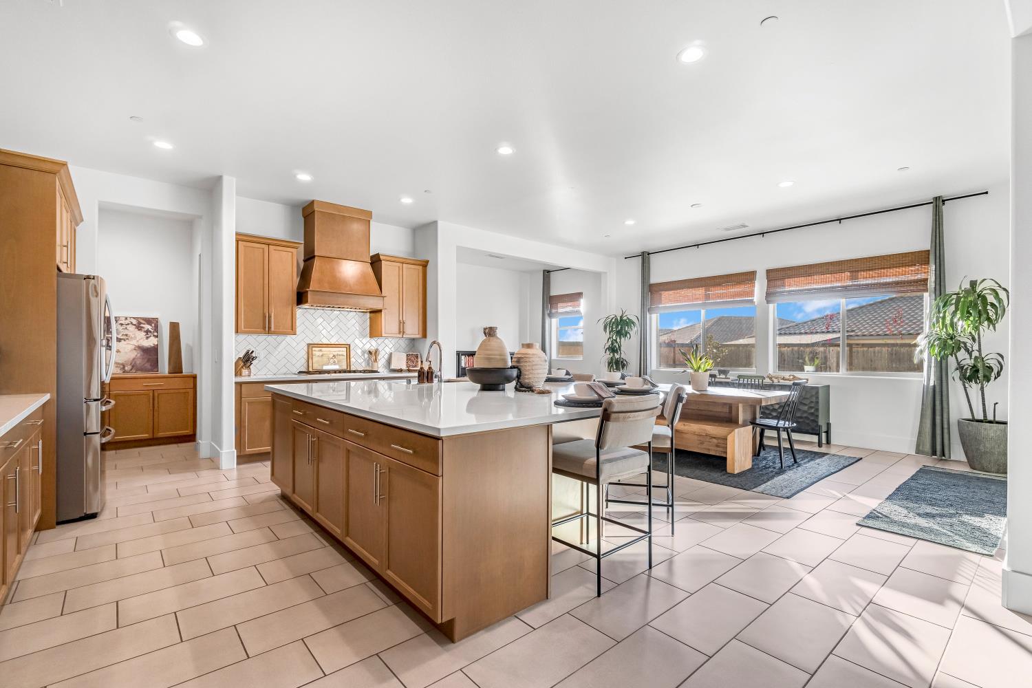 1048 Treasure Hills Dr, Madera, CA 93636