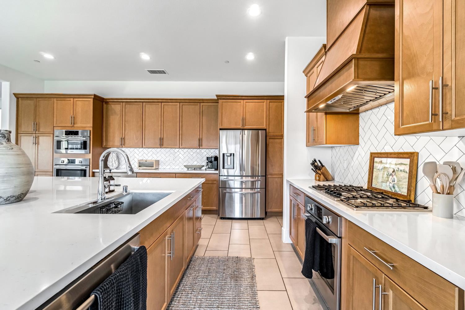 1048 Treasure Hills Dr, Madera, CA 93636