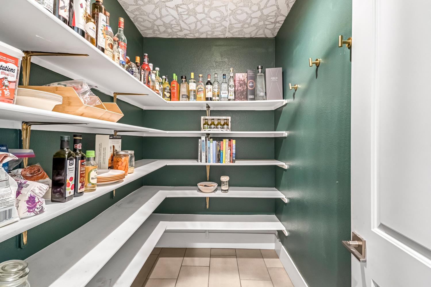 1048 Treasure Hills Dr, Madera, CA 93636