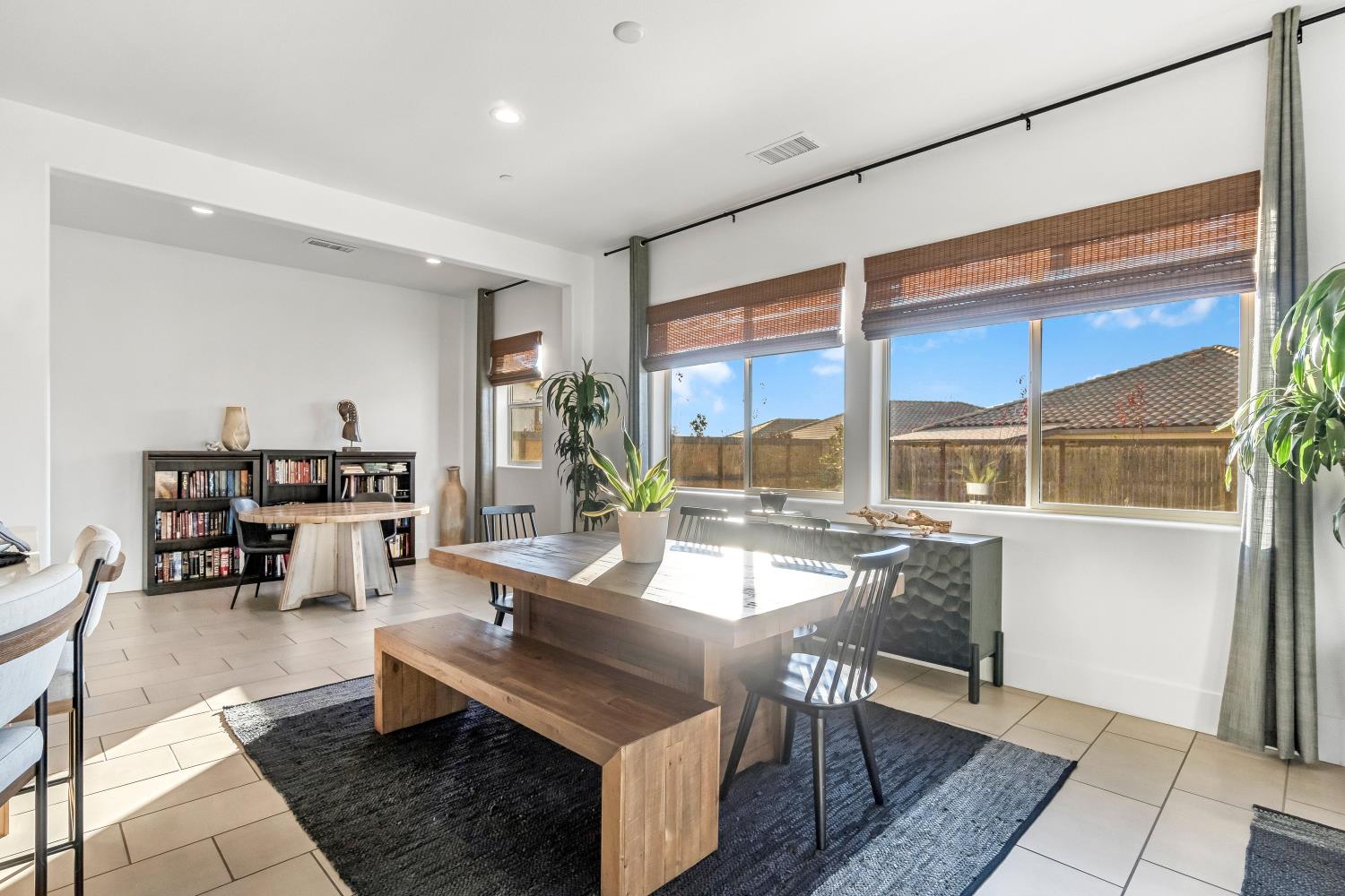 1048 Treasure Hills Dr, Madera, CA 93636