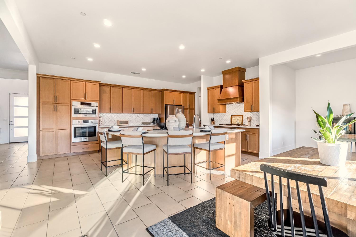 1048 Treasure Hills Dr, Madera, CA 93636