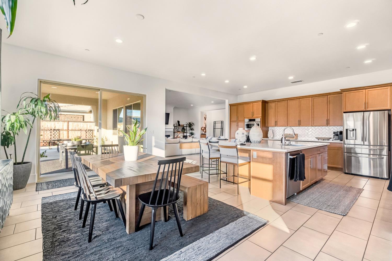 1048 Treasure Hills Dr, Madera, CA 93636