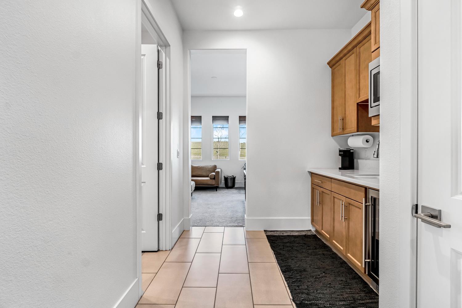 1048 Treasure Hills Dr, Madera, CA 93636