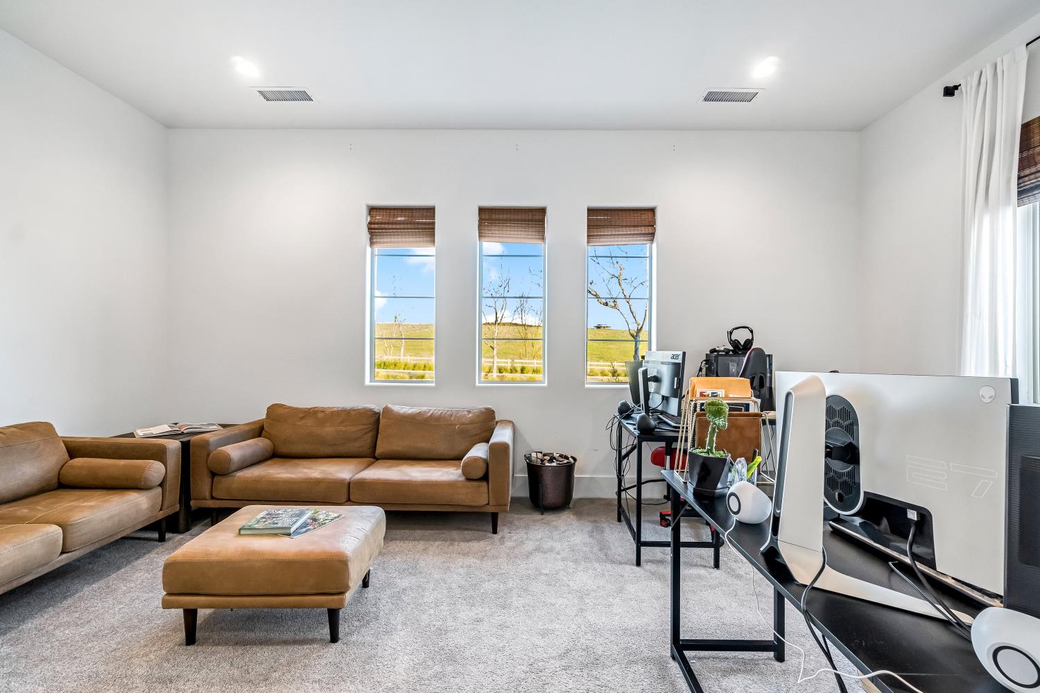 1048 Treasure Hills Dr, Madera, CA 93636