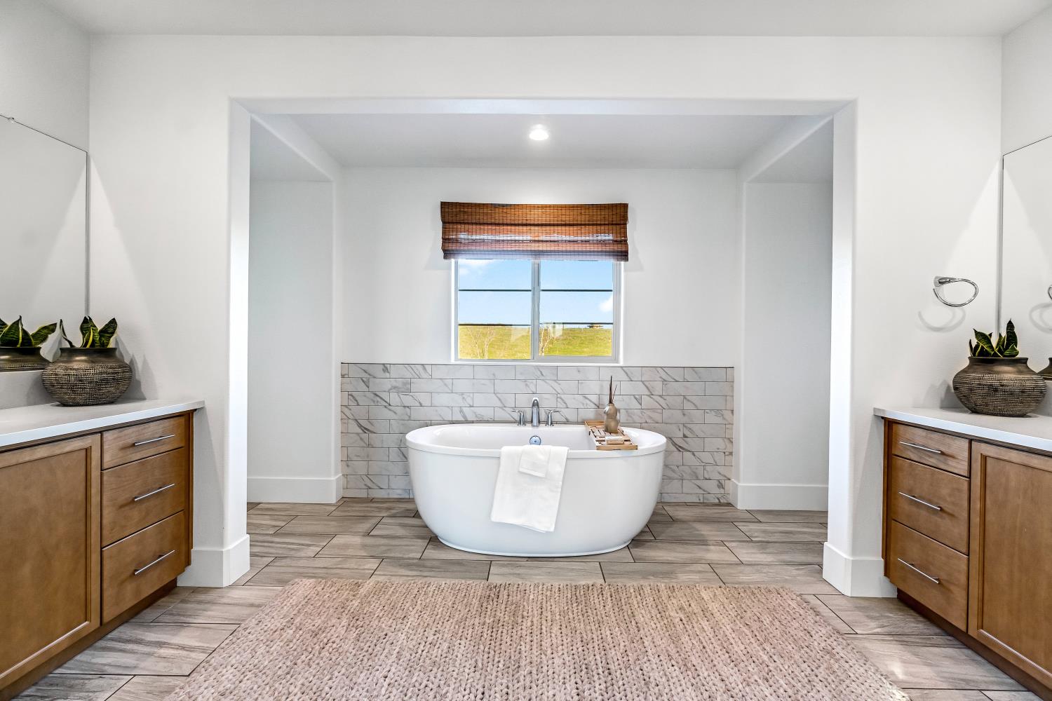 1048 Treasure Hills Dr, Madera, CA 93636