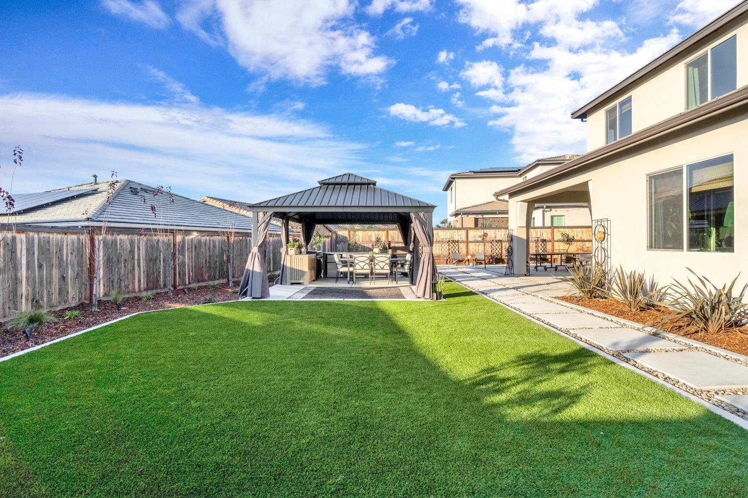 1048 Treasure Hills Dr, Madera, CA 93636