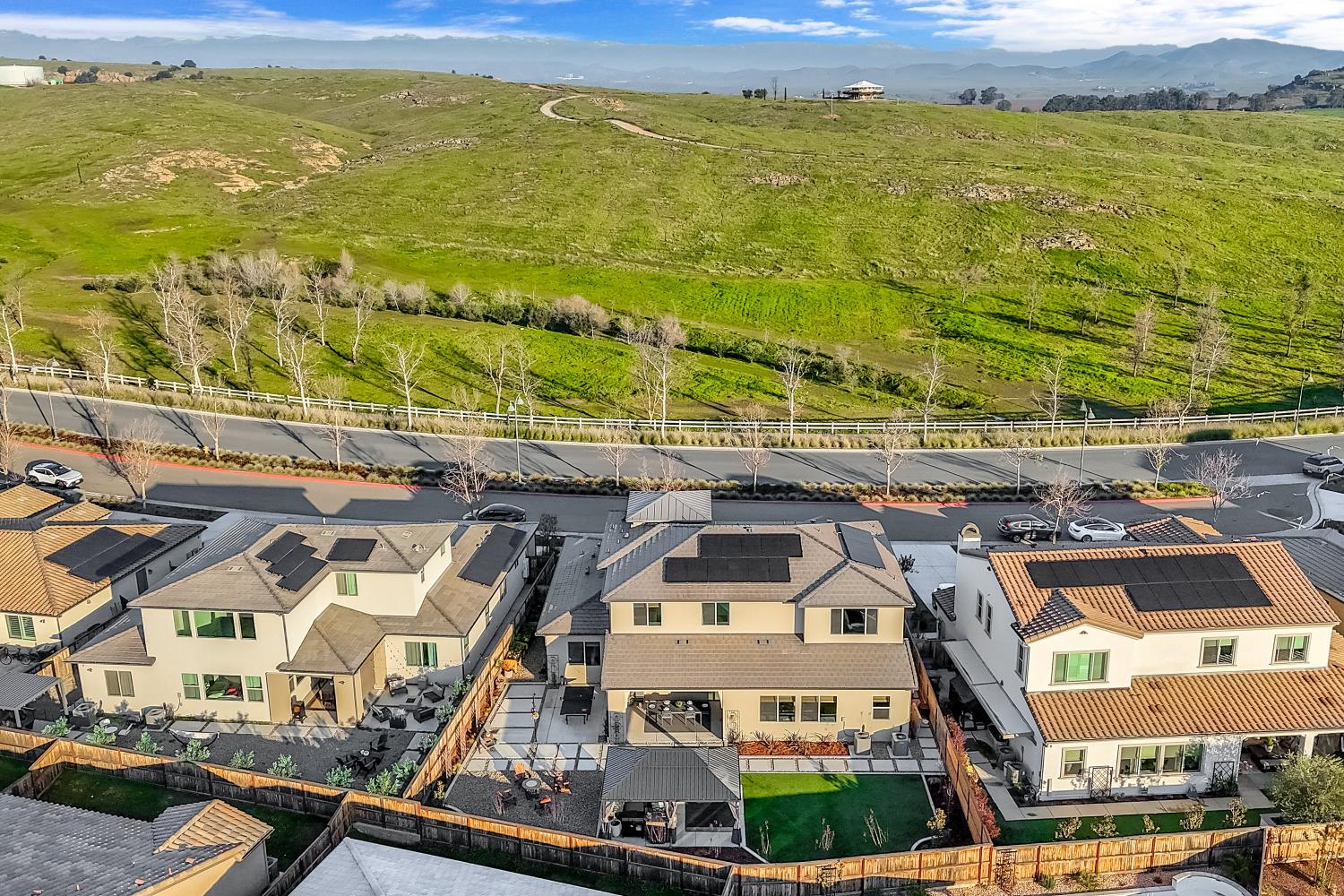 1048 Treasure Hills Dr, Madera, CA 93636