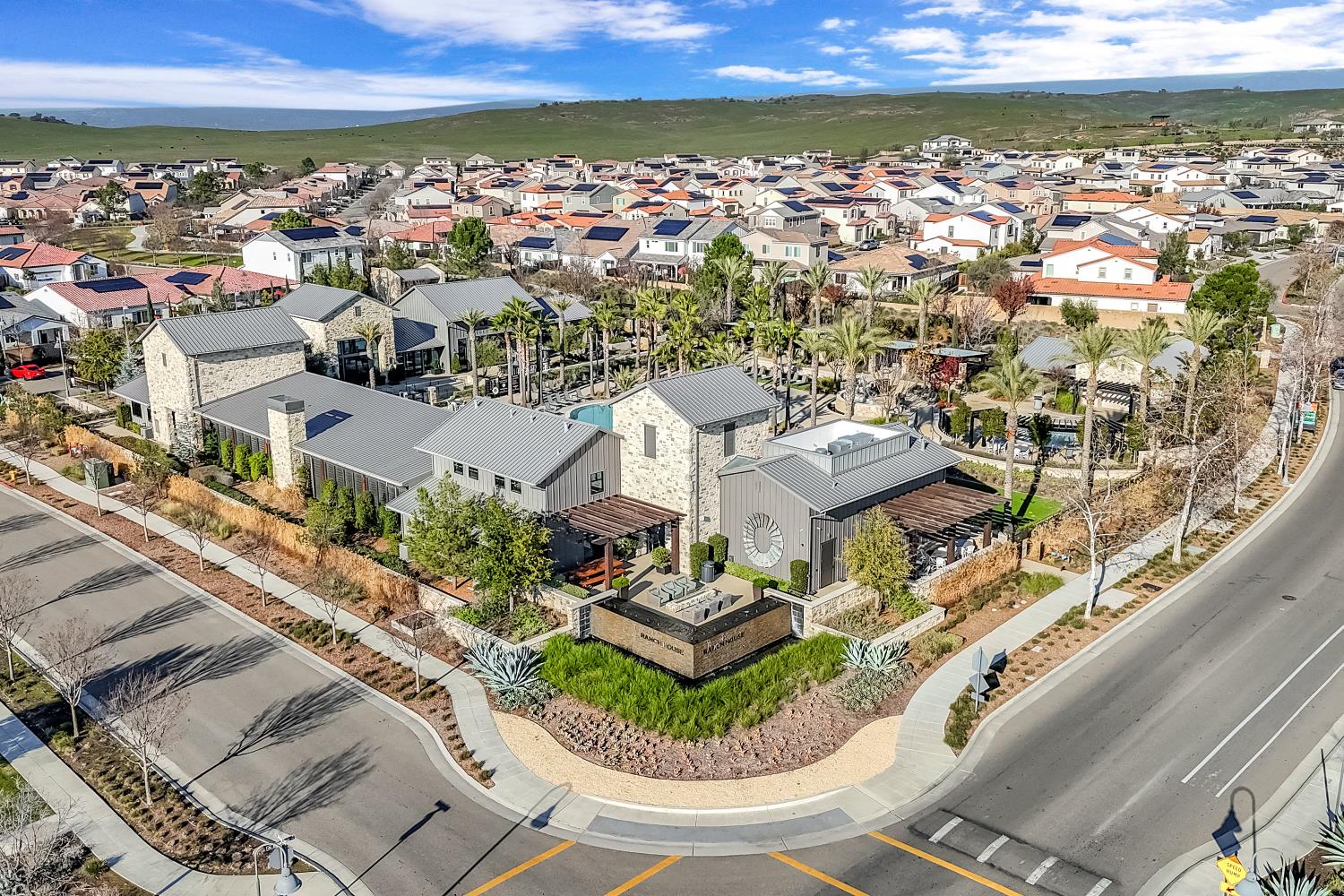 1048 Treasure Hills Dr, Madera, CA 93636