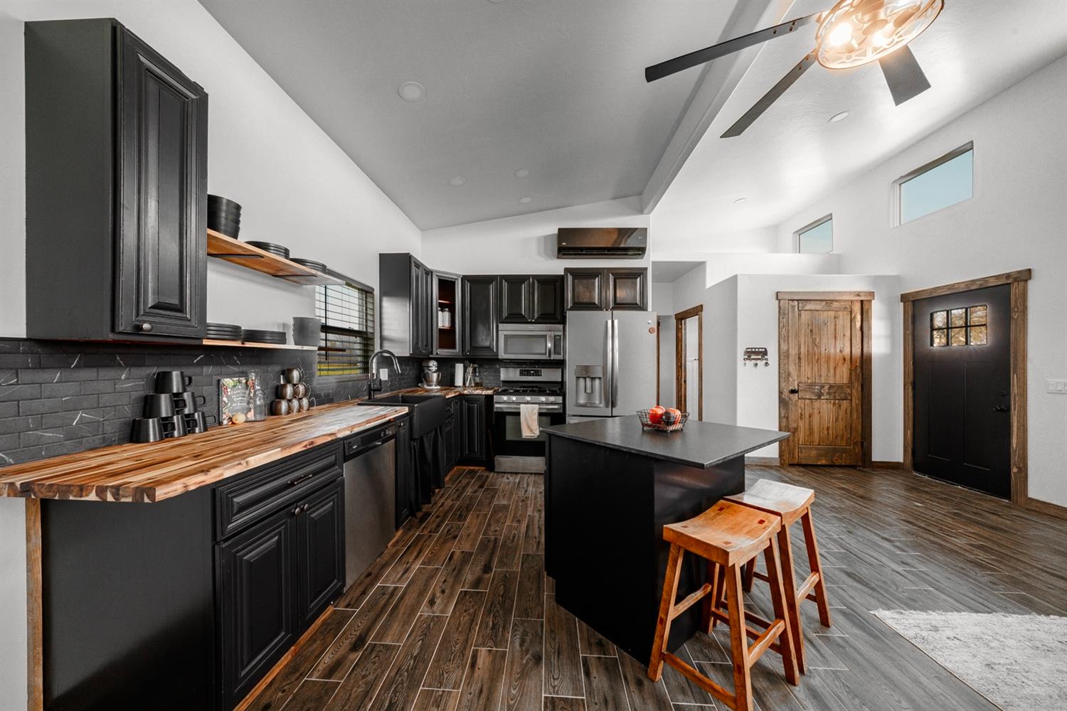 3587 W Madison Ave, Fresno, CA 93706