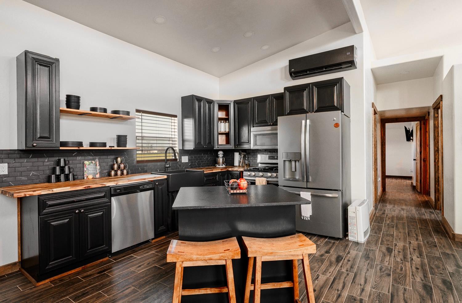 3587 W Madison Ave, Fresno, CA 93706