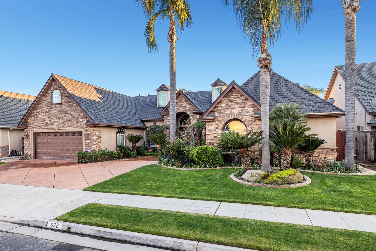 332 W Everglade Ave, Clovis, CA 93619