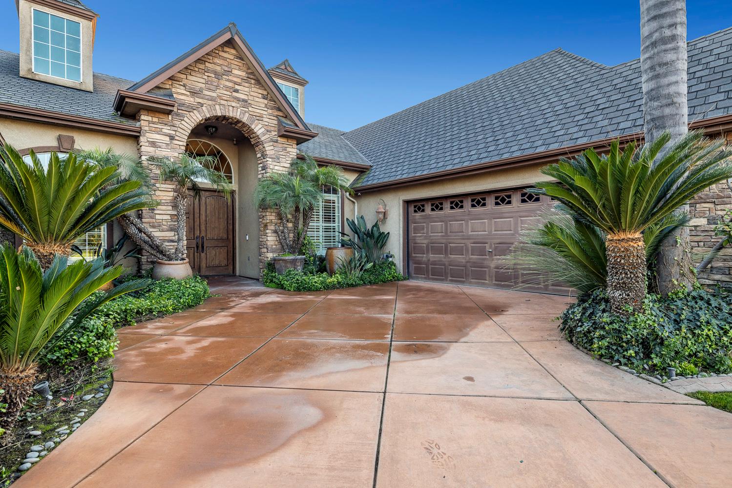 332 W Everglade Ave, Clovis, CA 93619