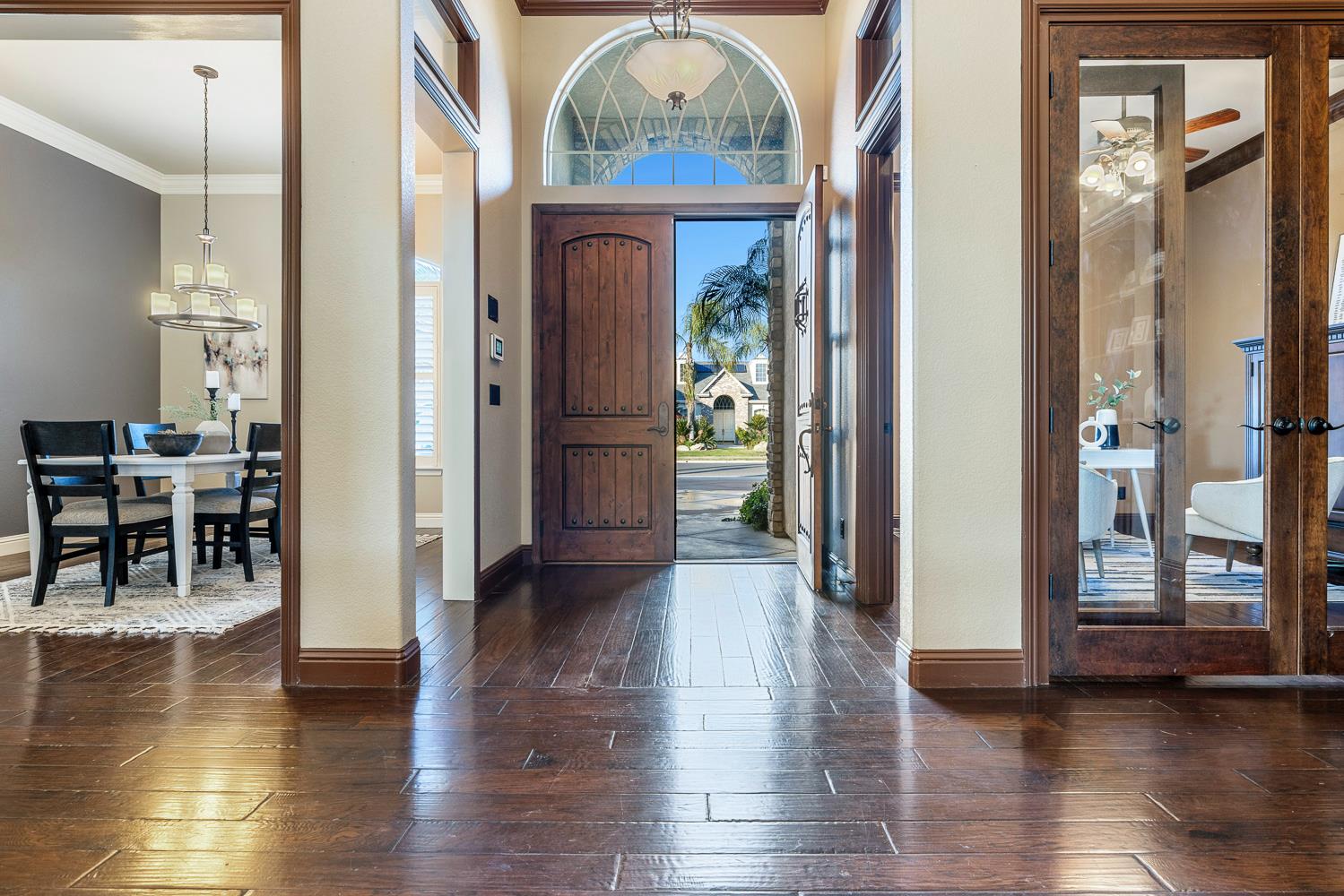 332 W Everglade Ave, Clovis, CA 93619