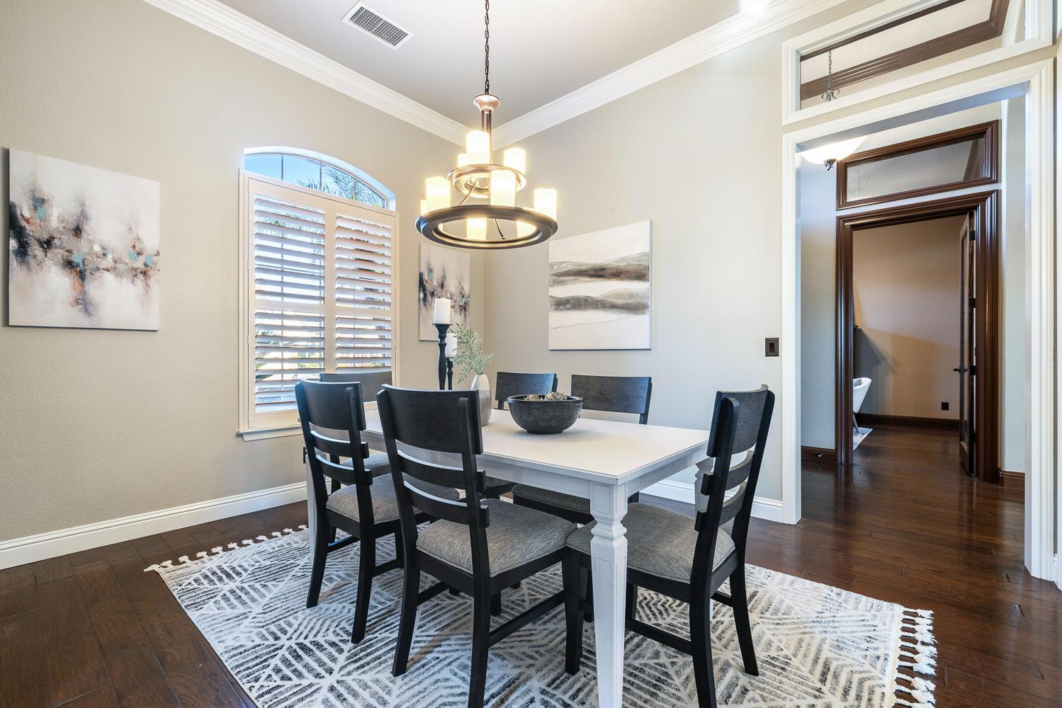 332 W Everglade Ave, Clovis, CA 93619