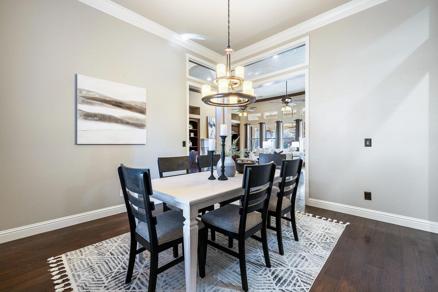 332 W Everglade Ave, Clovis, CA 93619