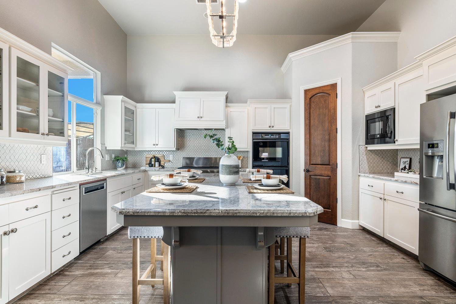 332 W Everglade Ave, Clovis, CA 93619