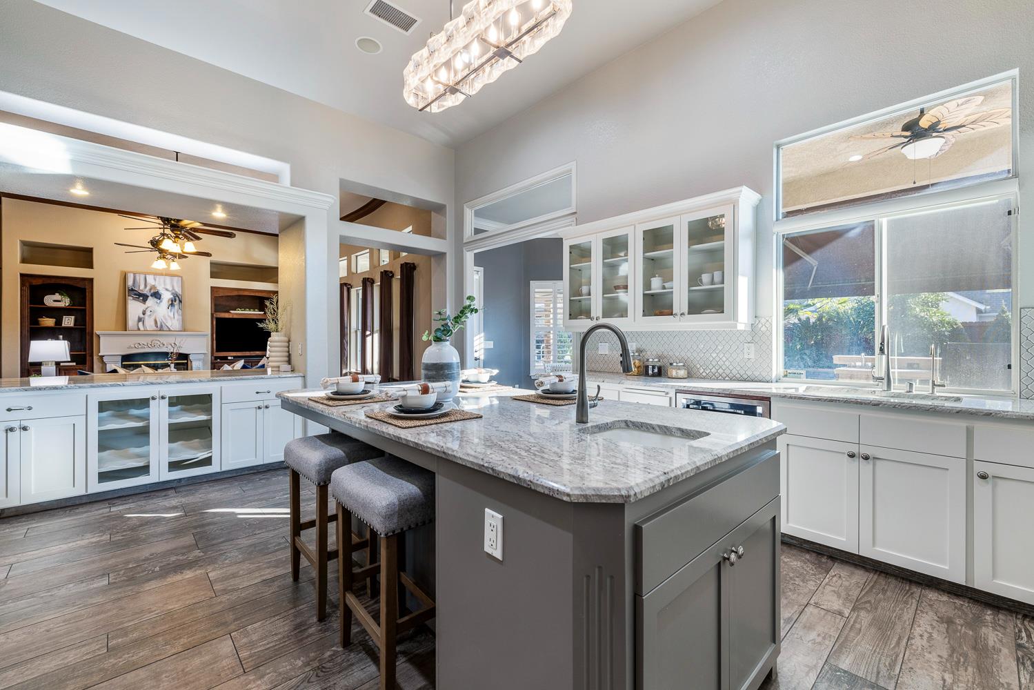 332 W Everglade Ave, Clovis, CA 93619